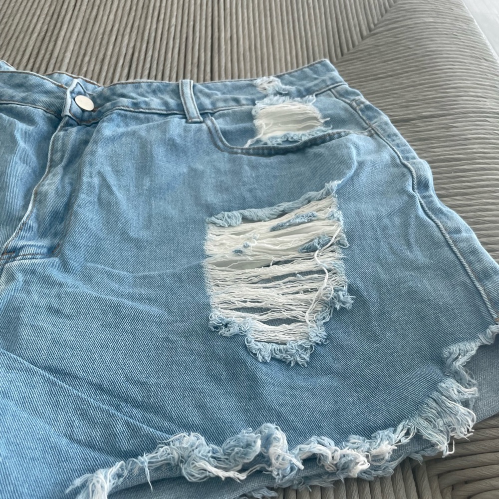 High Rise Ripped Shorts - Picture 4 of 4